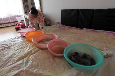闻喜楼上漏水，住户失联，小区没物管，业主维权难！律师来支招……